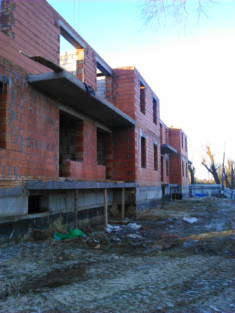 Возведение первого этажа на ул. Клубная, Калининград